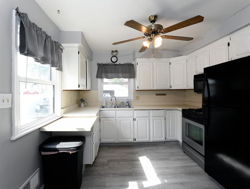 1745 Euclid St, Saint Paul, MN 55106