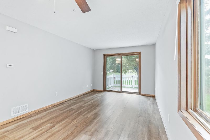 435 Whispering River Ln, Farmington, MN 55024