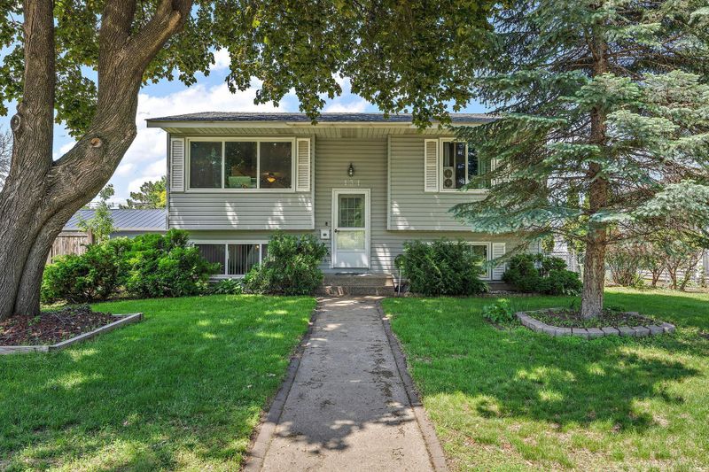 131 Macarthur St E, South Saint Paul, MN 55075