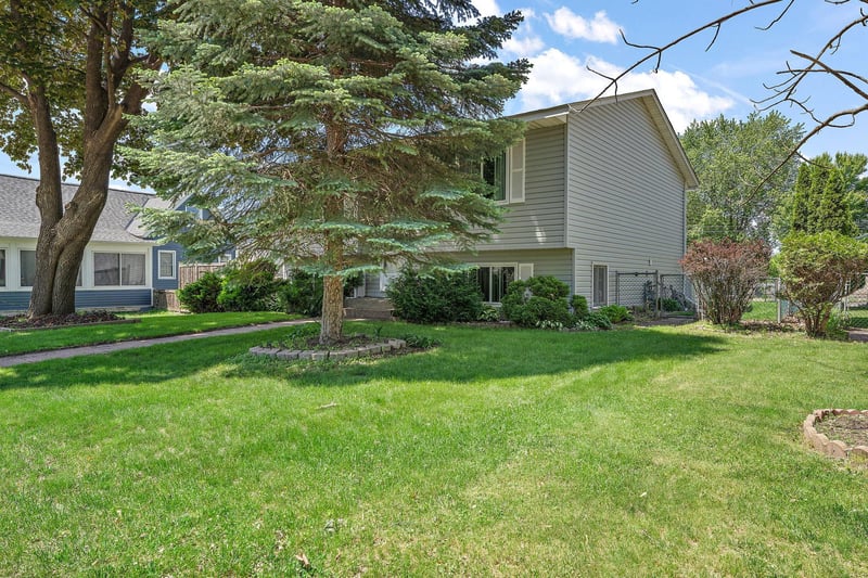 131 Macarthur St E, South Saint Paul, MN 55075
