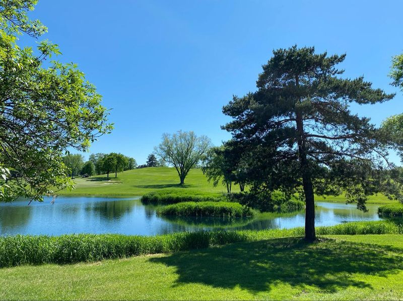 5908 Interlachen Blvd, Edina, MN 55436