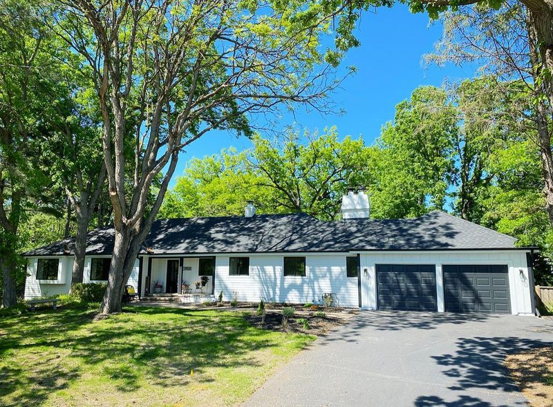 5908 Interlachen Blvd, Edina, MN 55436