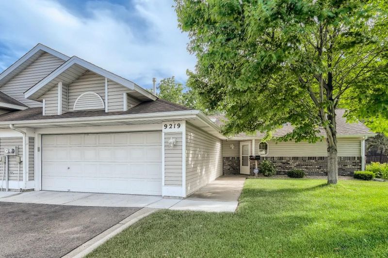 9219 Yorkshire Ln, Brooklyn Park, MN 55443