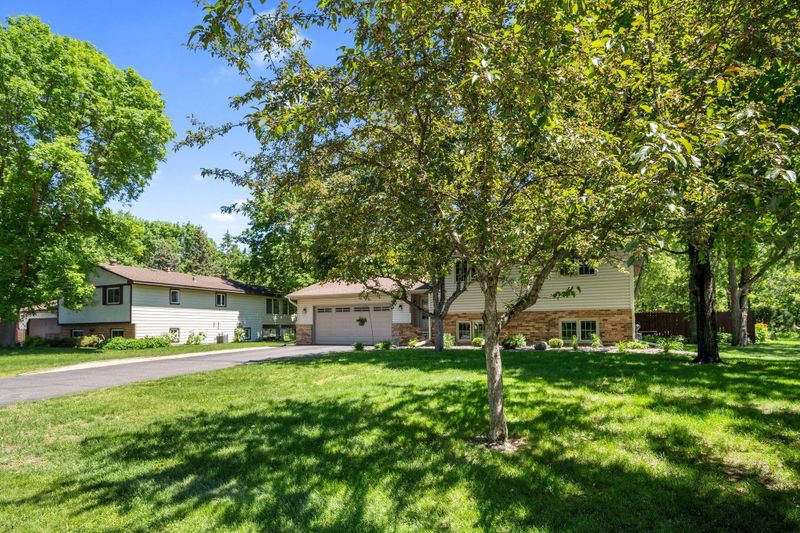 8365 Greenwood Dr, Mounds View, MN 55112