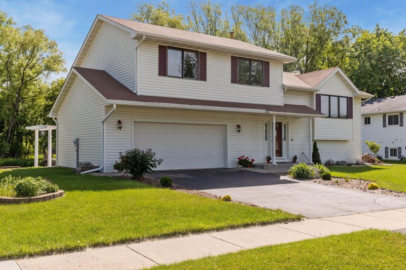17476 Iceland Trl, Lakeville, MN 55044