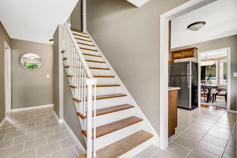 3425 W 102nd St, Bloomington, MN 55431