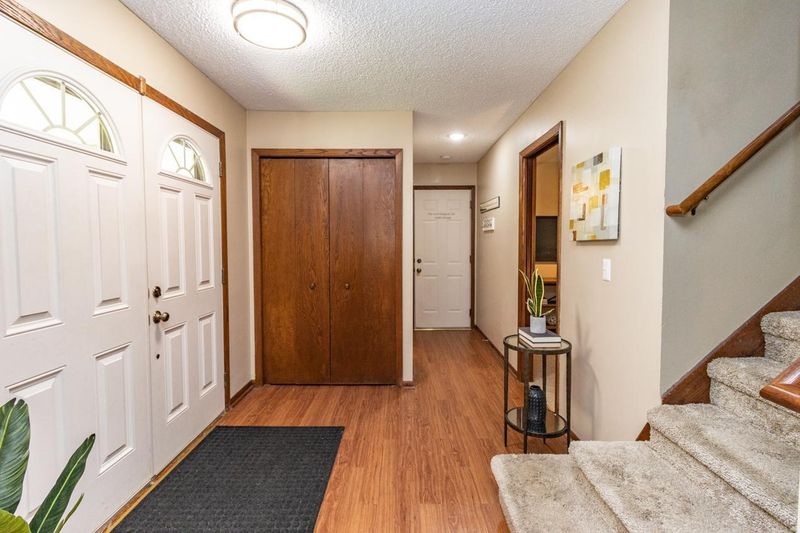 12808 Country View Ln, Burnsville, MN 55337