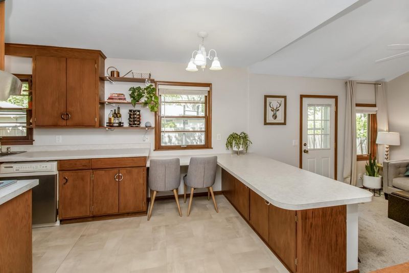3325 Welcome Ave N, Crystal, MN 55422