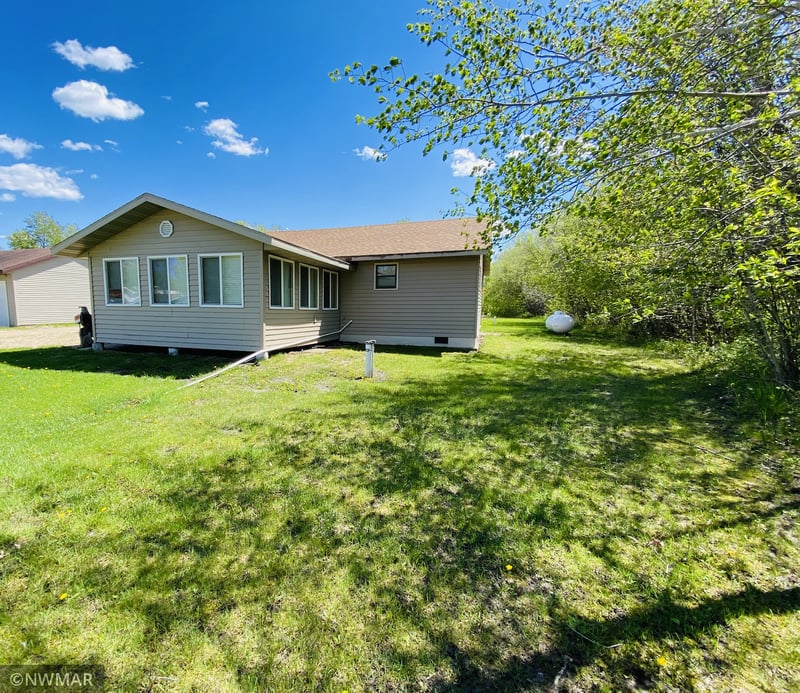 17653 Birch Dr NW, Angle Inlet, MN 56711