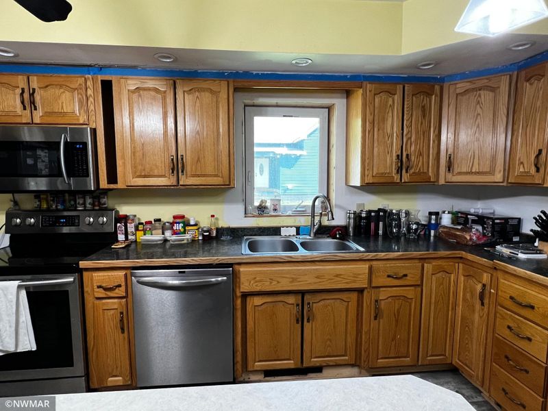 517 4th St NE, Fosston, MN 56542