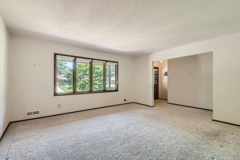 10109 Raven St NW, Coon Rapids, MN 55433