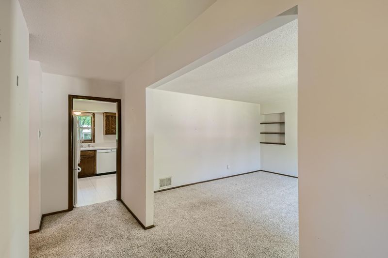 10109 Raven St NW, Coon Rapids, MN 55433