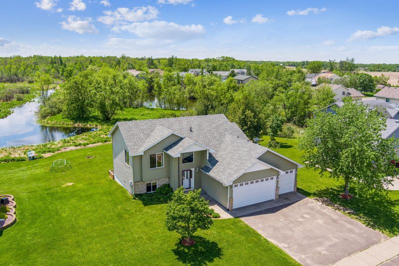 1105 Hilltop St, Braham, MN 55006