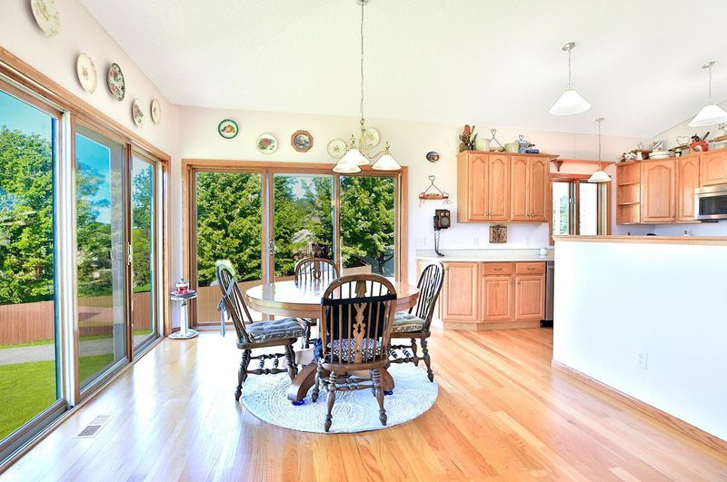533 Deer Trl, Montgomery, MN 56069