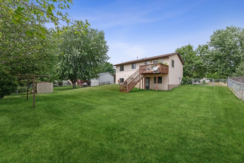 5090 Starling Dr, Monticello, MN 55362