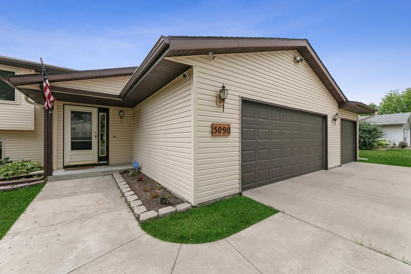 5090 Starling Dr, Monticello, MN 55362