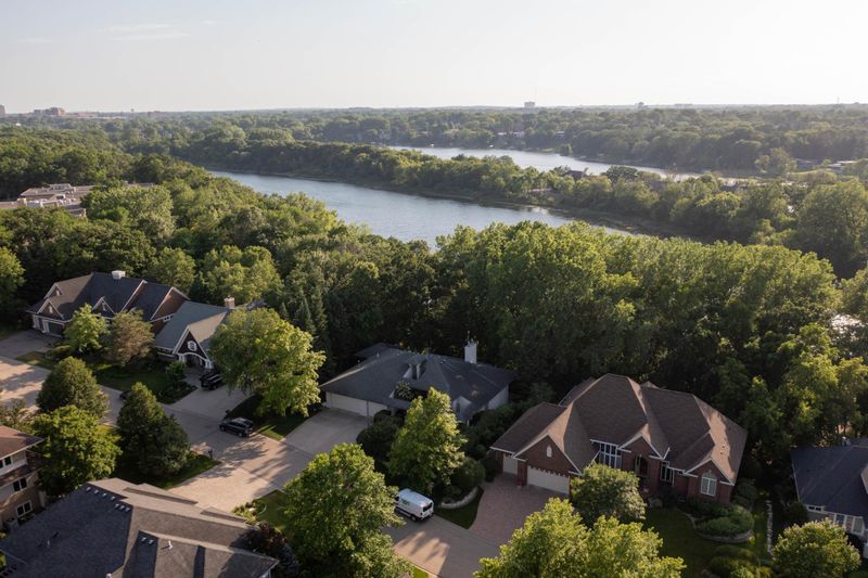 1435 Bridgewater Rd, Golden Valley, MN 55422