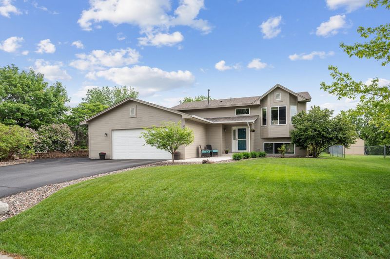 4405 Hamlet Ave N, Oakdale, MN 55128