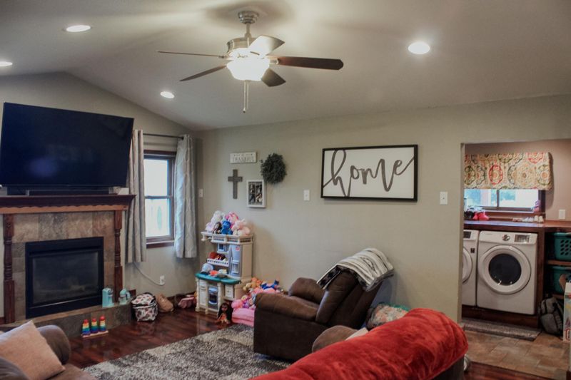 318 E 10th St, Blue Earth, MN 56013