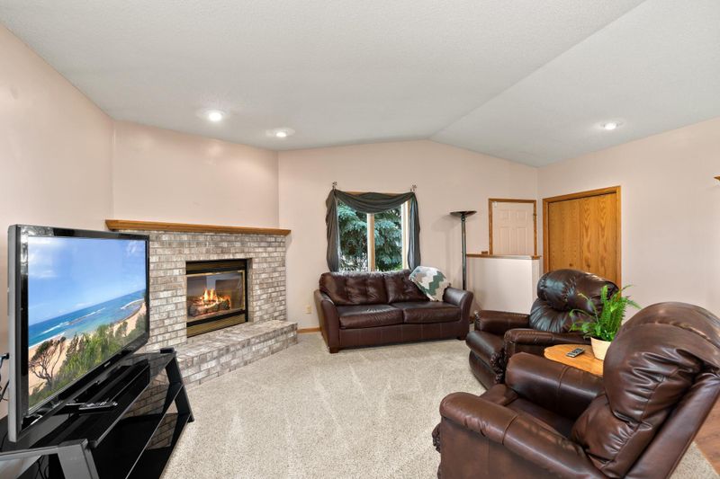 736 Mulligan Dr #B, Osceola, WI 54020