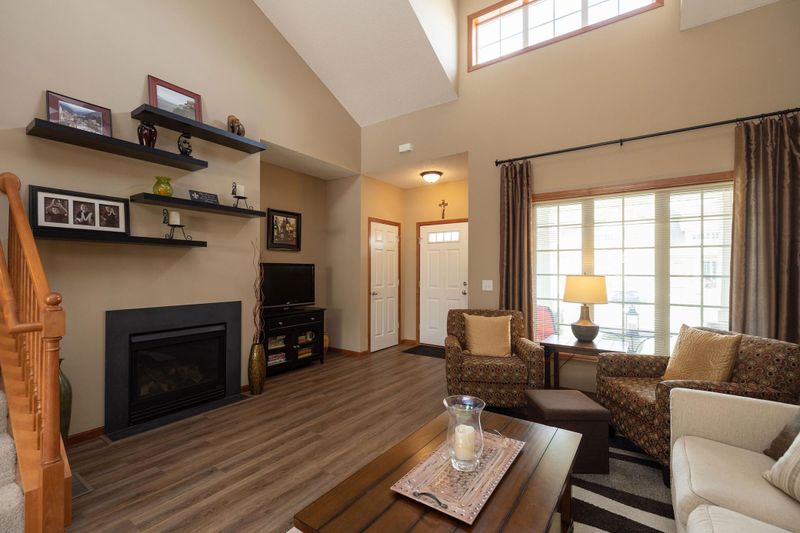 21322 Hytrail Cir, Lakeville, MN 55044