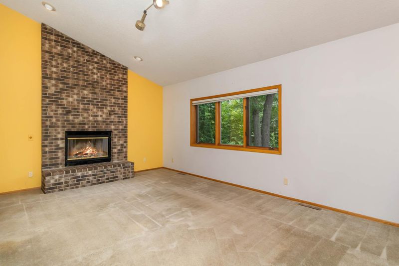 6280 Duck Lake Rd, Eden Prairie, MN 55346