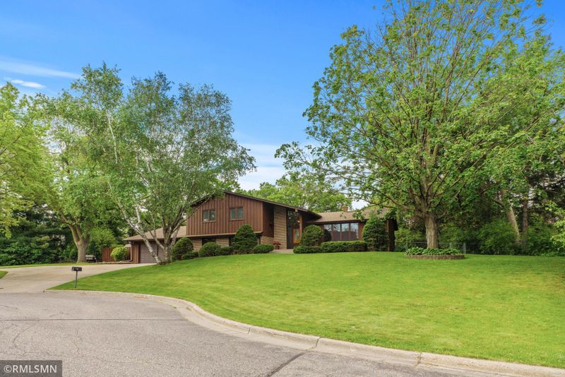 810 Belmont Ln E, Maplewood, MN 55117