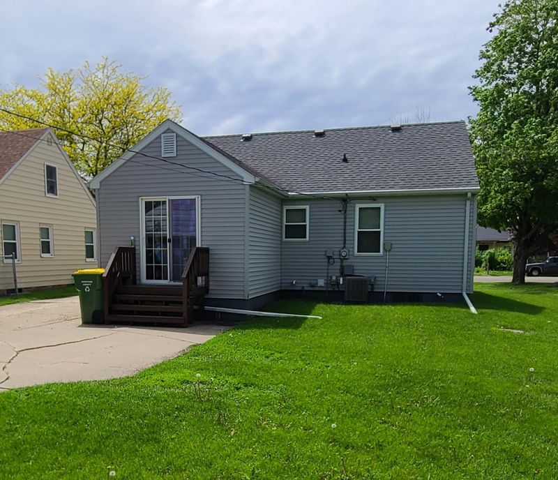421 9th Ave SE, Pipestone, MN 56164