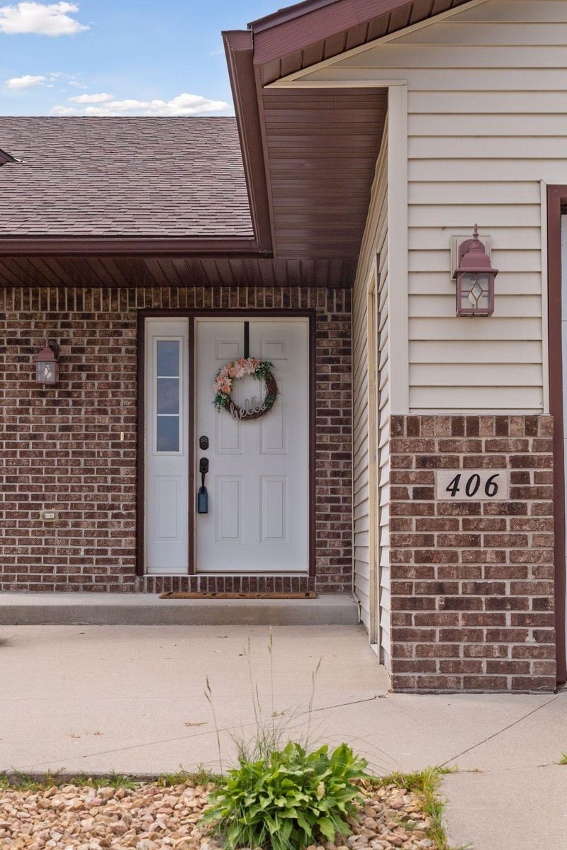 406 W Thruen St, Morristown, MN 55052