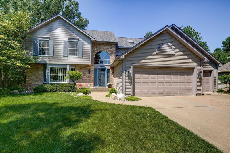 5953 Keithson Dr, Shoreview, MN 55126