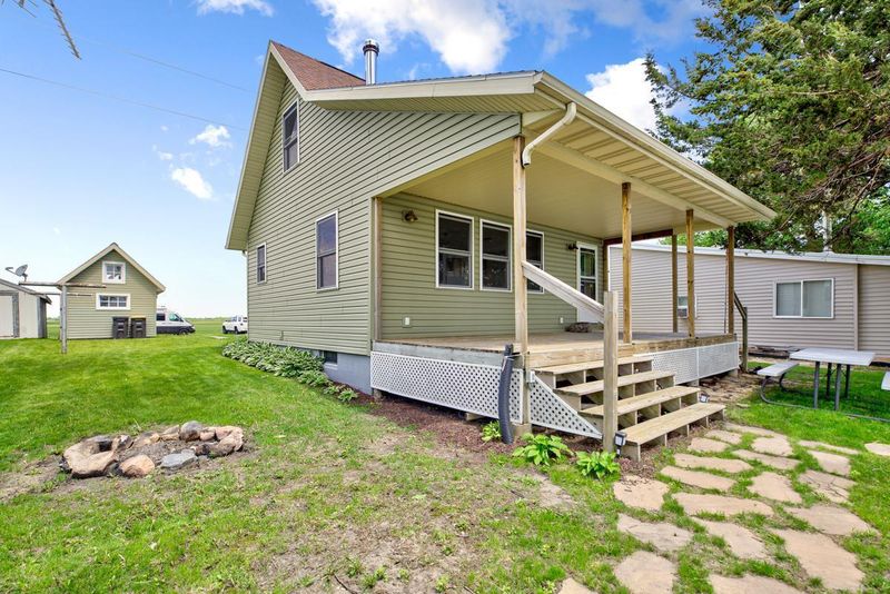 620 Doran Dr, Madison Lake, MN 56063