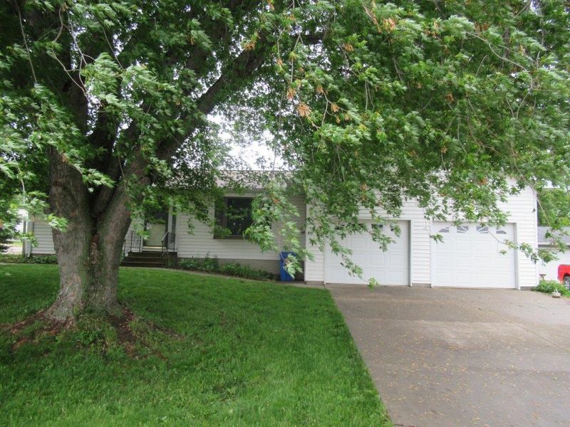 311 S 5th St, Beaver Creek, MN 56116