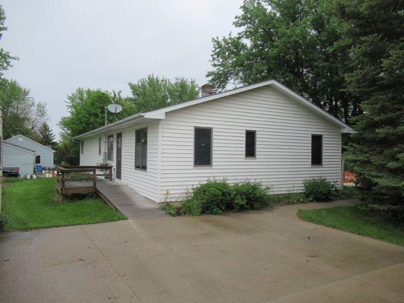 311 S 5th St, Beaver Creek, MN 56116