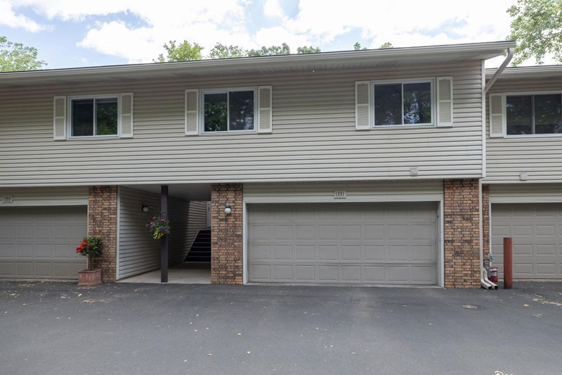 1331 Crestridge Ln, Eagan, MN 55123