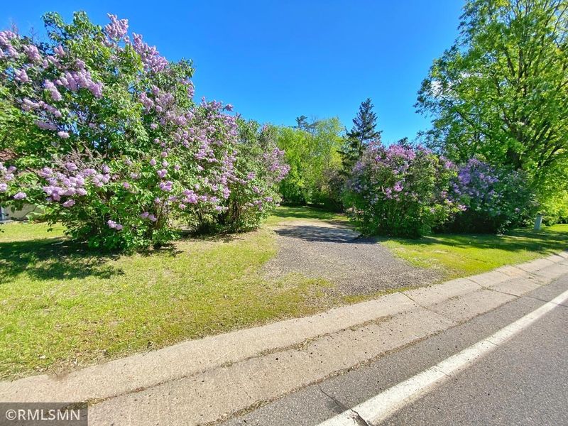 620 SW 4th St, Grand Rapids, MN 55744
