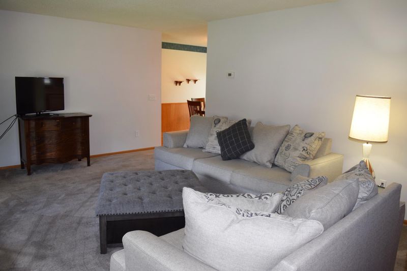 400 6th St, West Concord, MN 55985
