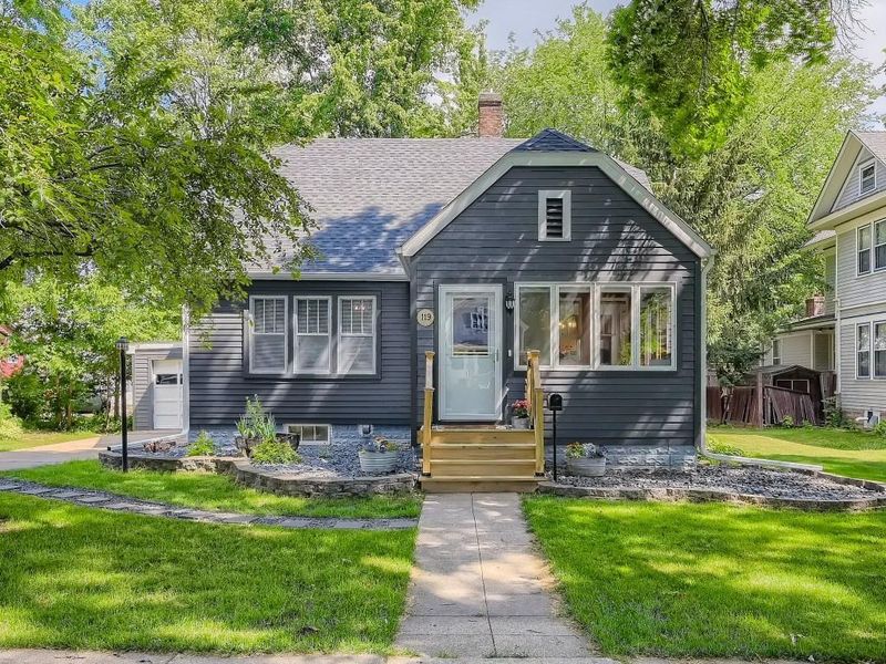 119 6th St E, Hastings, MN 55033