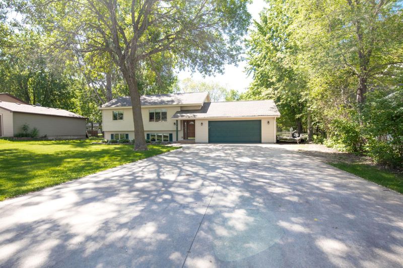 411 Medayto Dr, Spicer, MN 56288