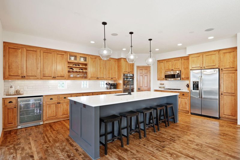 1949 Topaz Dr, Chanhassen, MN 55317