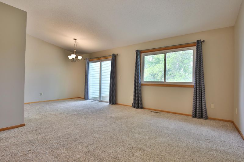 6820 Thames Rd, Woodbury, MN 55125
