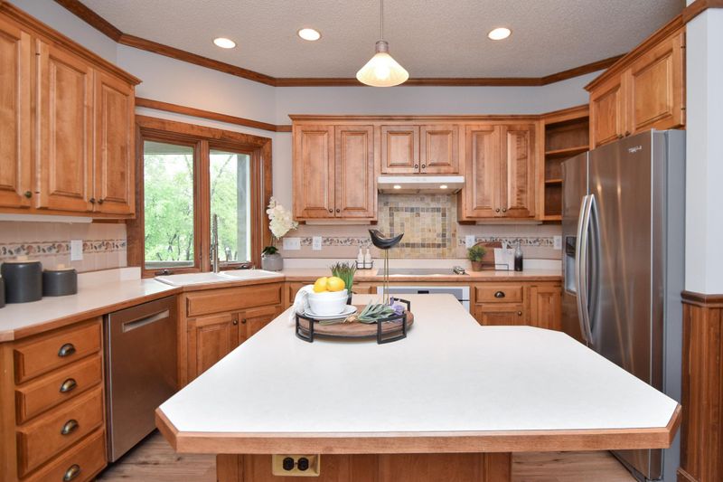 602 Sterling St S, Maplewood, MN 55119