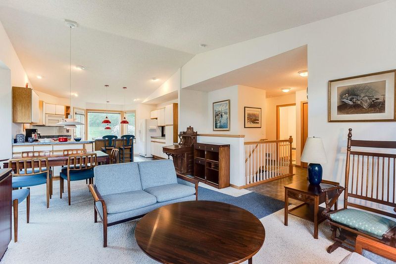 1749 Beebe Rd, Maplewood, MN 55109