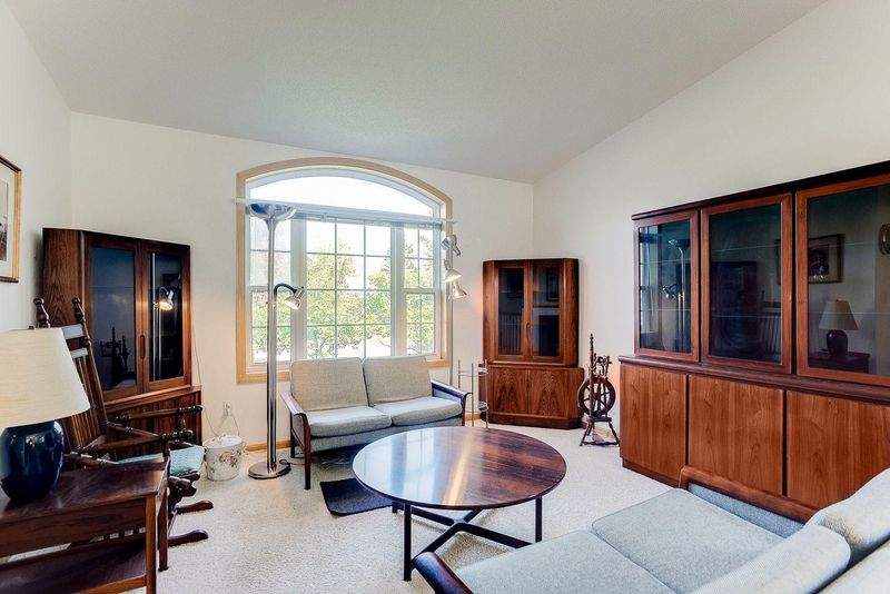 1749 Beebe Rd, Maplewood, MN 55109