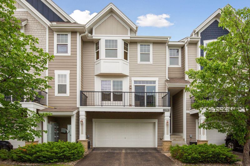 15592 Eagles Nest Way #304, Apple Valley, MN 55124