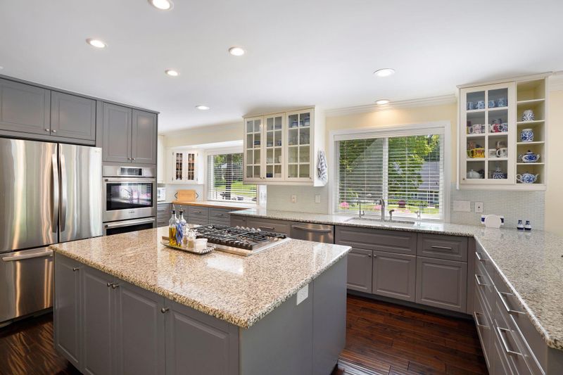 15010 Tammer Ln, Wayzata, MN 55391