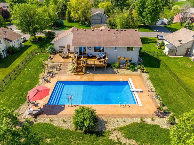 17737 Galery Dr, Farmington, MN 55024