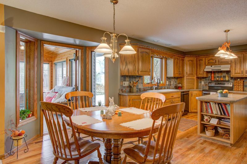 971 Hardwood Ave, Shoreview, MN 55126