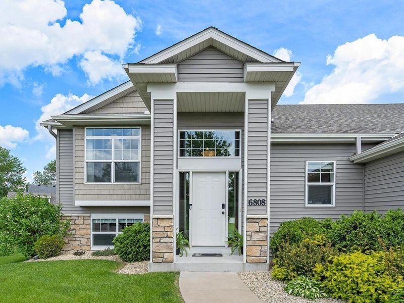 6808 90th Ave N, Brooklyn Park, MN 55445