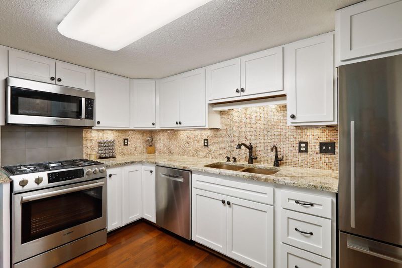 7500 Cahill Rd #219C, Edina, MN 55439