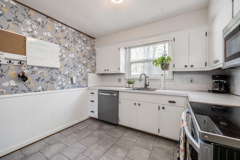 2415 W 102nd St, Bloomington, MN 55431